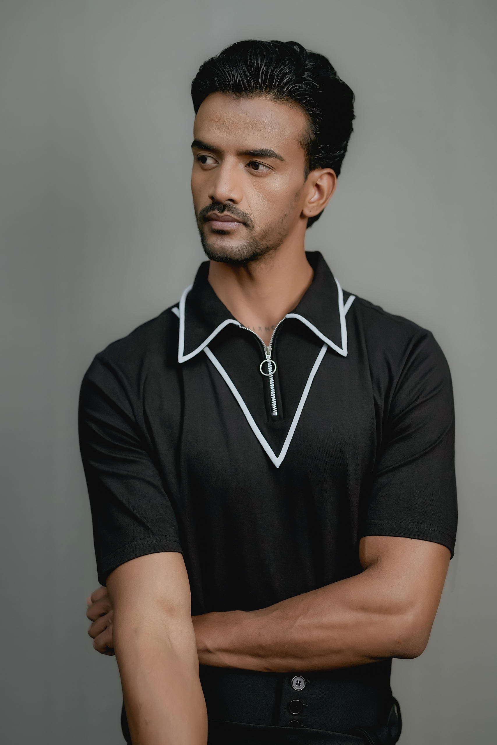 V Piping Polo Tshirt